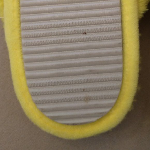 Women's Abound yellow fluffy slippers size M (7-8) - Picture 7 of 9